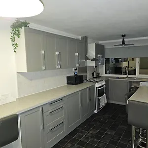 Holiday home Immaculate 3bedroom House In, Birmingham